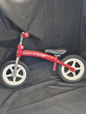 Radio Flyer 800X Glide and Go Age 2.5 - 5 Year Old Kids Balance Bike Classic Red